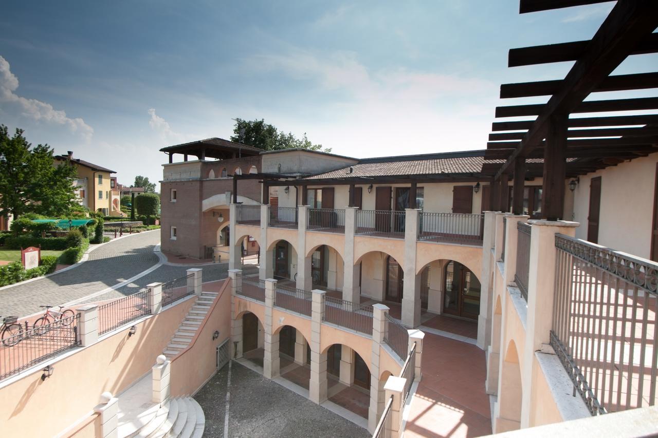 Holidays Garda Resort Village Peschiera del Garda Exterior foto